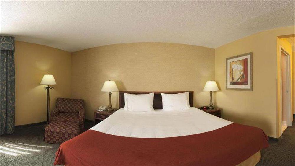 Holiday Inn Express Hotel Fort Campbell-Oak Grove By Ihg Exterior photo