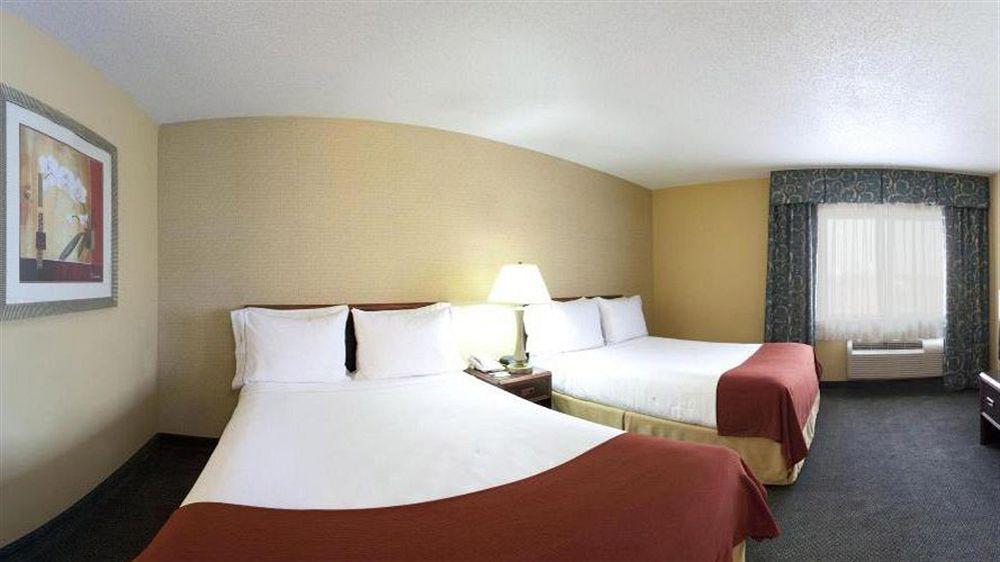 Holiday Inn Express Hotel Fort Campbell-Oak Grove By Ihg Exterior photo