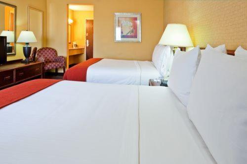 Holiday Inn Express Hotel Fort Campbell-Oak Grove By Ihg Room photo