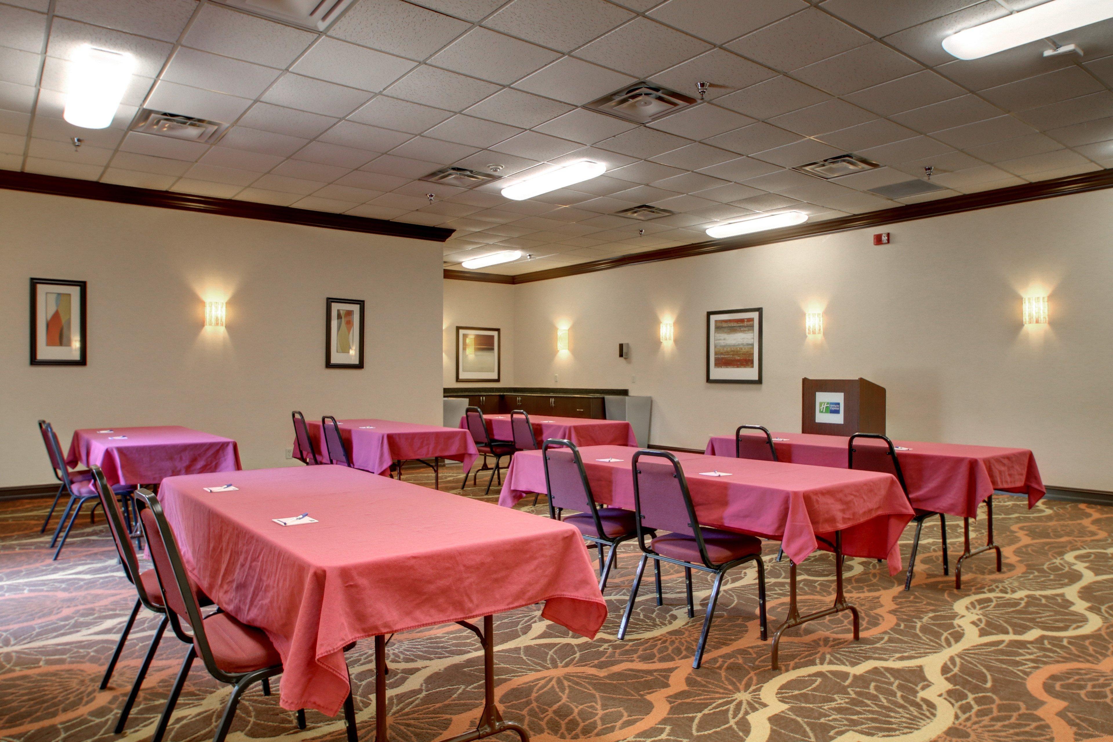 Holiday Inn Express Hotel Fort Campbell-Oak Grove By Ihg Exterior photo