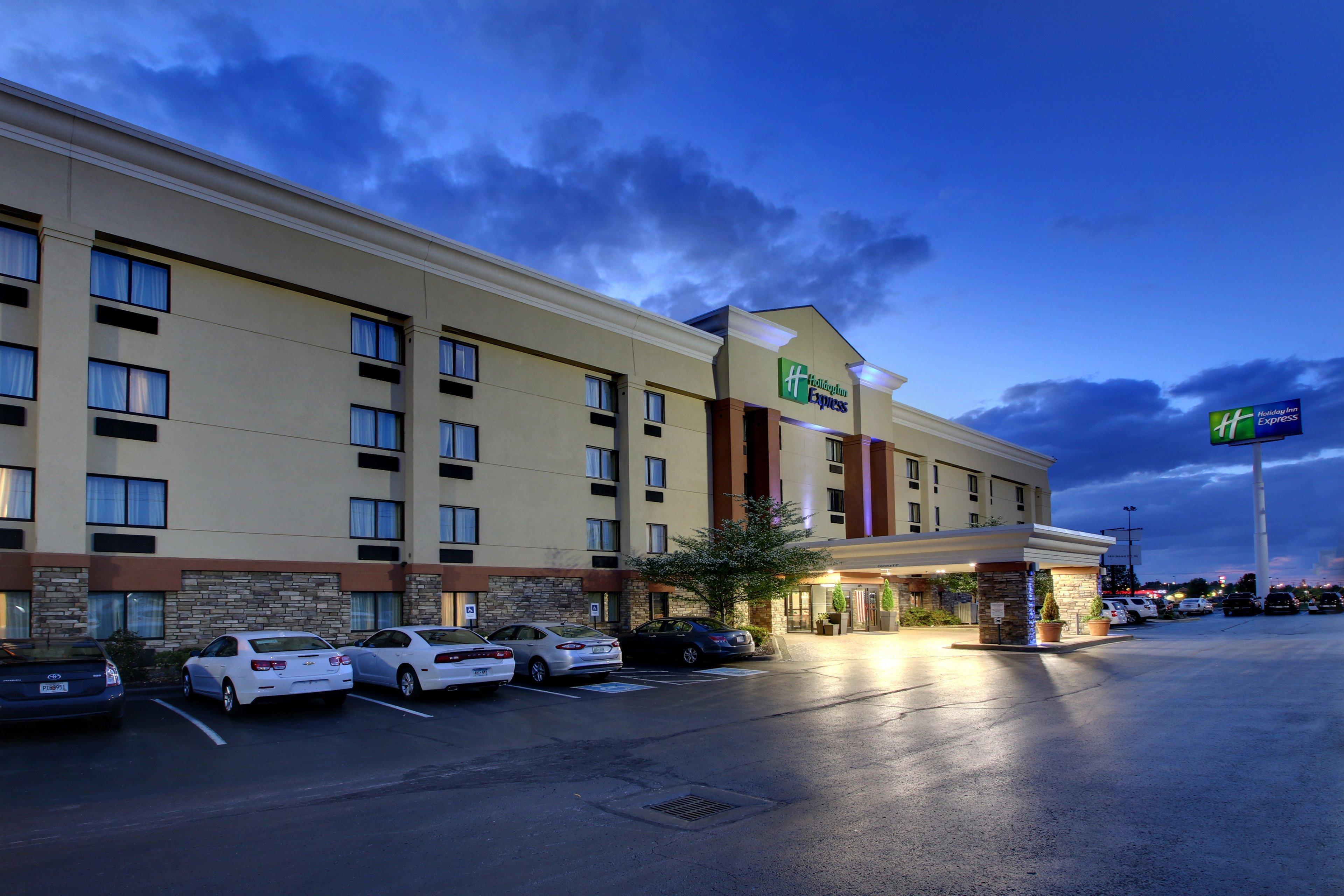 Holiday Inn Express Hotel Fort Campbell-Oak Grove By Ihg Exterior photo