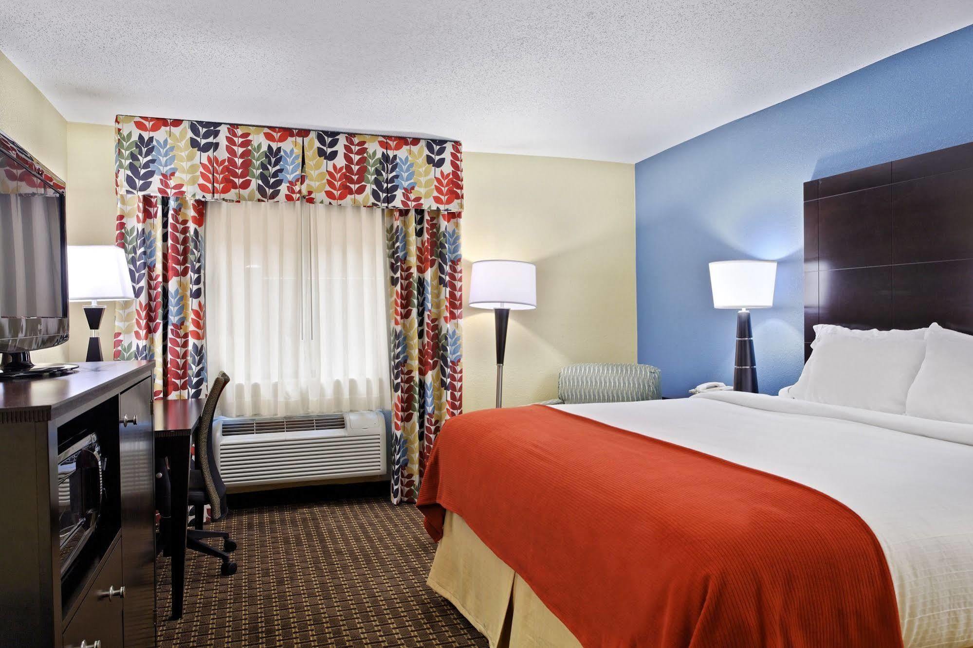 Holiday Inn Express Hotel Fort Campbell-Oak Grove By Ihg Exterior photo