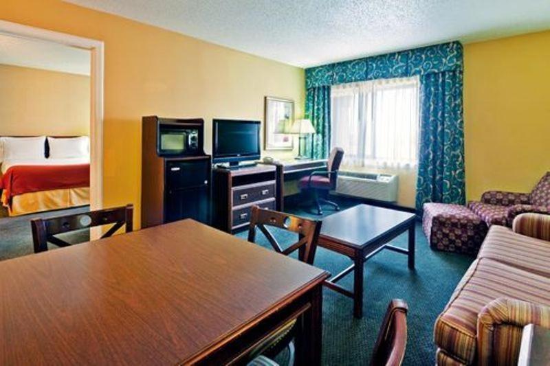 Holiday Inn Express Hotel Fort Campbell-Oak Grove By Ihg Room photo
